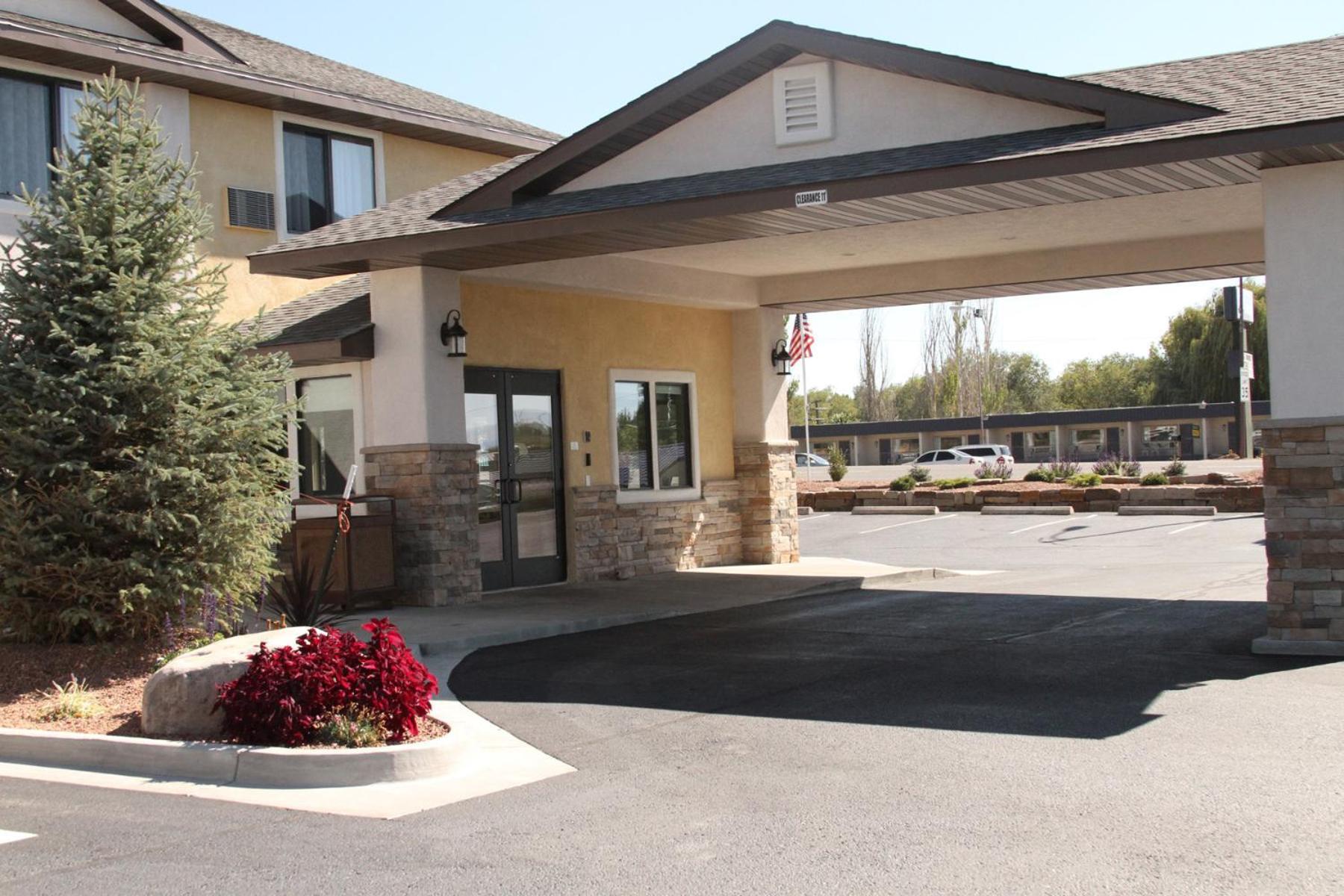 Super 8 By Wyndham Montrose Motel Eksteriør billede