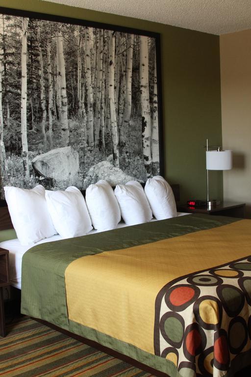 Super 8 By Wyndham Montrose Motel Eksteriør billede